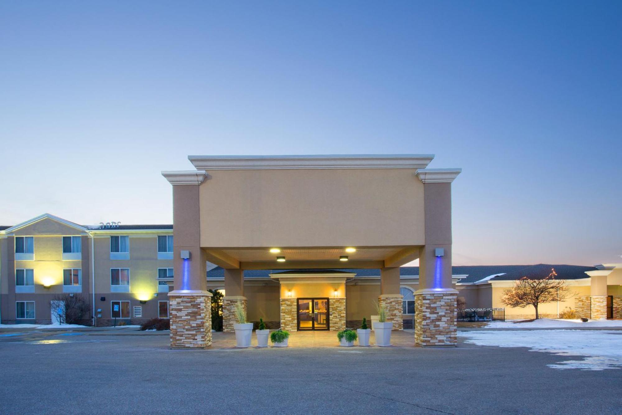 Holiday Inn Express Hotel & Suites Lexington By Ihg Exterior foto